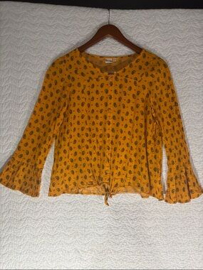 Mudd Mustard Paisley Button-Front Tie-Hem Blouse